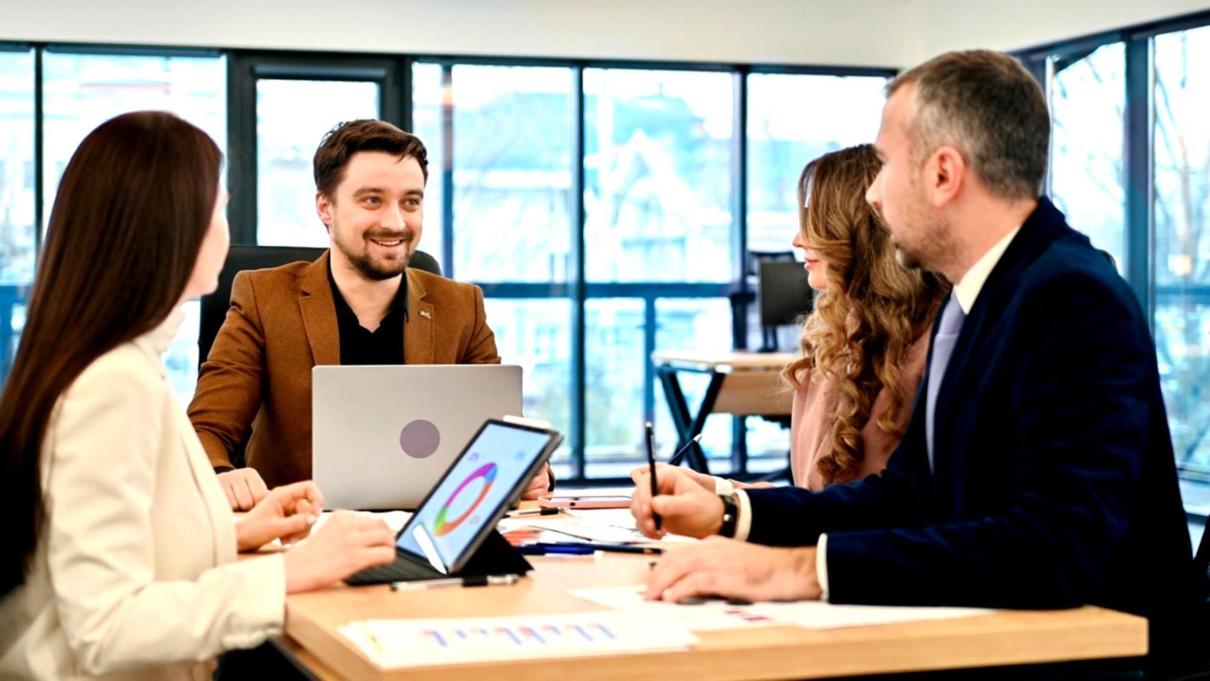 Besprechung von Finanzkennzahlen im Team